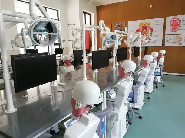 浙江中职中专网整理的杭州文汇学校口腔修复实训室资料